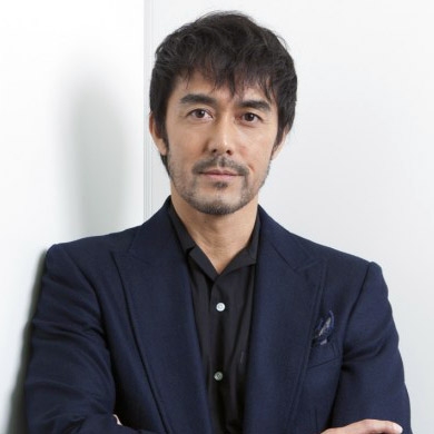 『男性が選ぶ理想のボディ』1位、“アラ還”阿部寛が返り咲き　“最年長首位”記録を更新(オリコン)