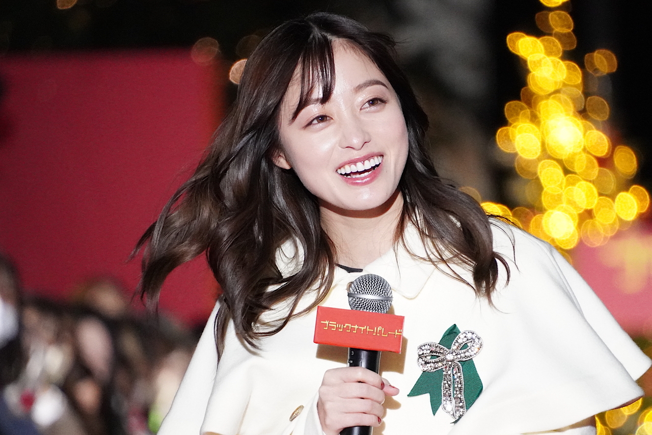 橋本環奈、福田雄一監督新作で“変顔”限界値　吉沢亮＆中川大志らと丸の内でパレード(映画.com)