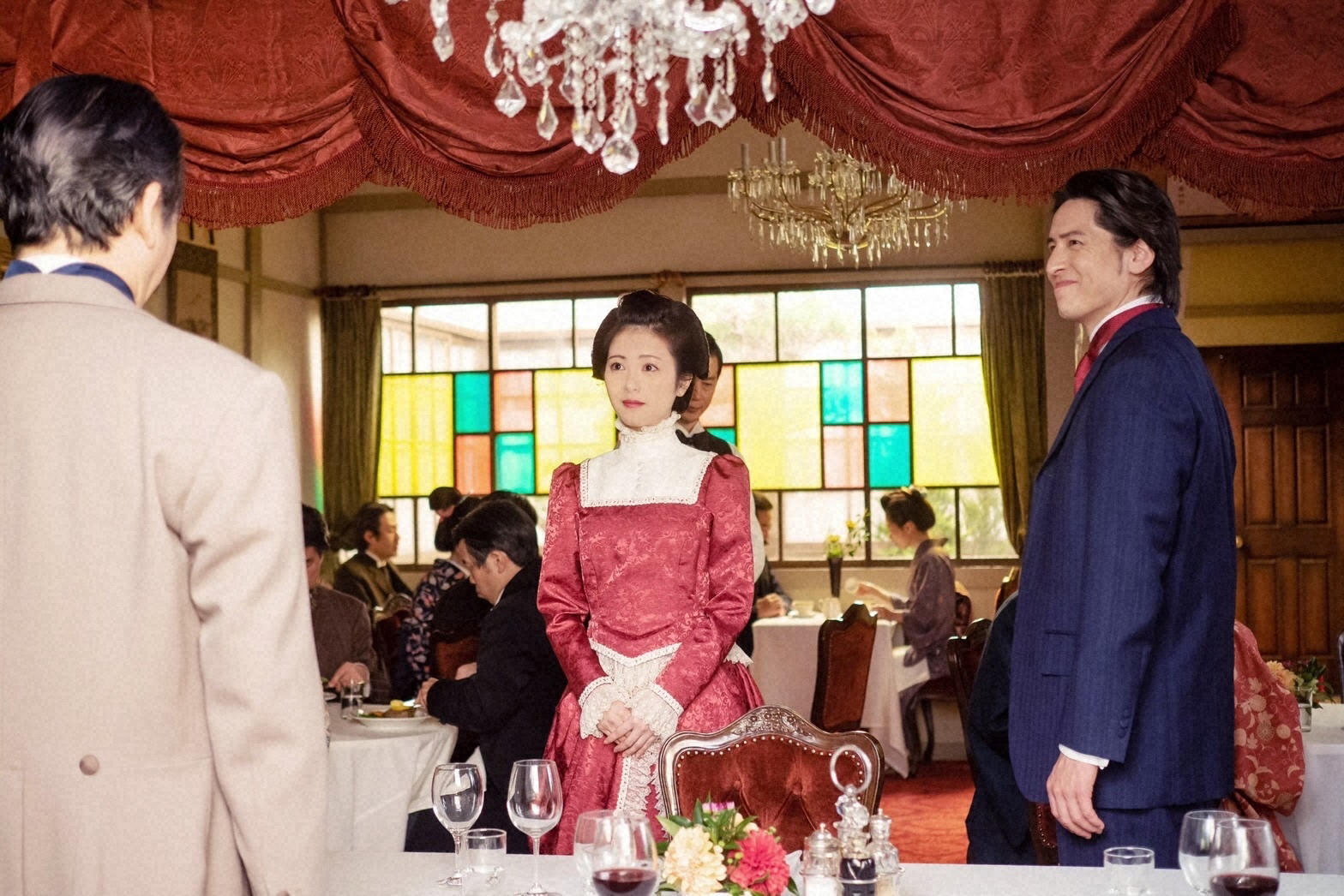 【明日のらんまん】第51回　寿恵子と高藤の話を聞いてしまう(シネマトゥデイ)