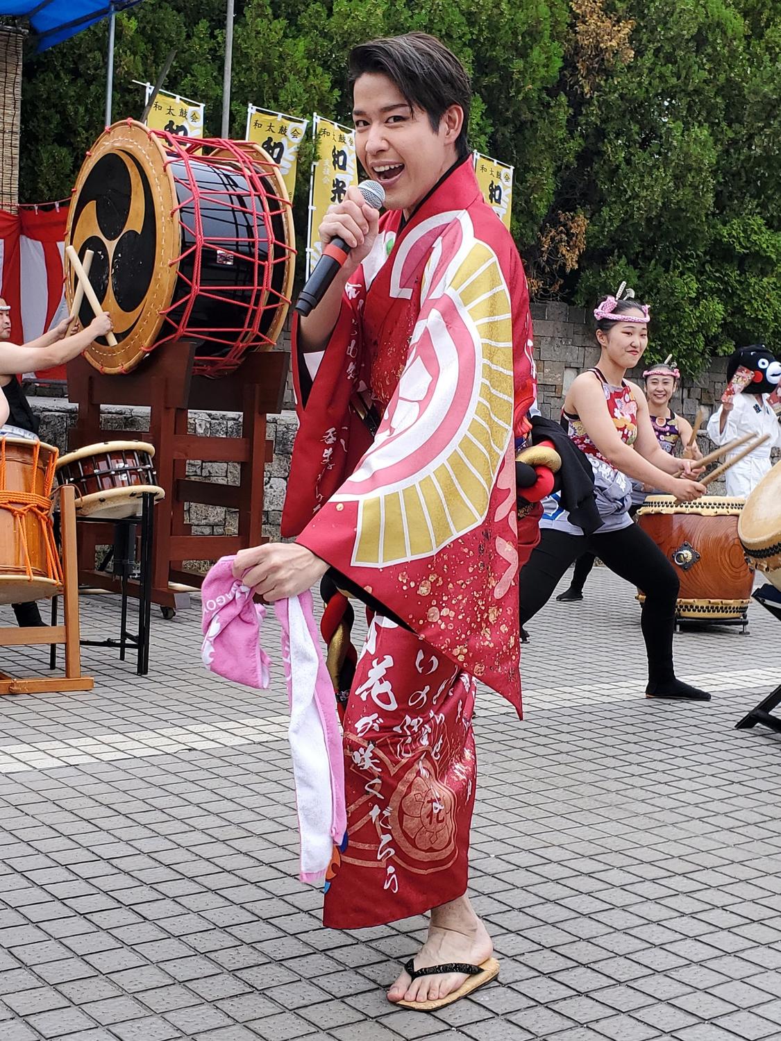 ブレイク予感の歌手・花園直道「みこしを担ぐと血が騒ぎます」大江戸神輿まつりにゲスト出演(日刊スポーツ)