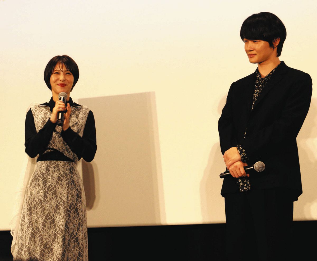 浜辺美波「めずらしくて愉快でした」レッドカーペットを歩くときだけ「なぜか緊張する」神木隆之介をふりかえる(中日スポーツ)