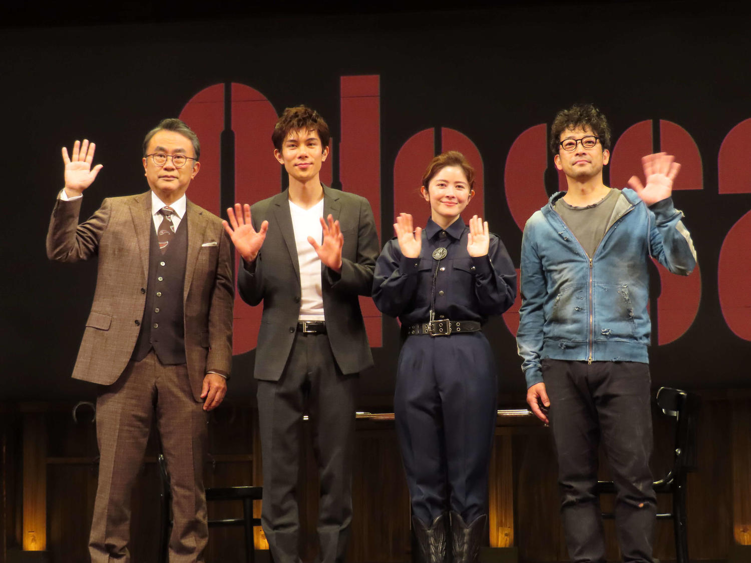 三谷幸喜氏３年半ぶり新作舞台が初日「コロナのあの頃を超えて、舞台に立てるのは幸せです」(日刊スポーツ)