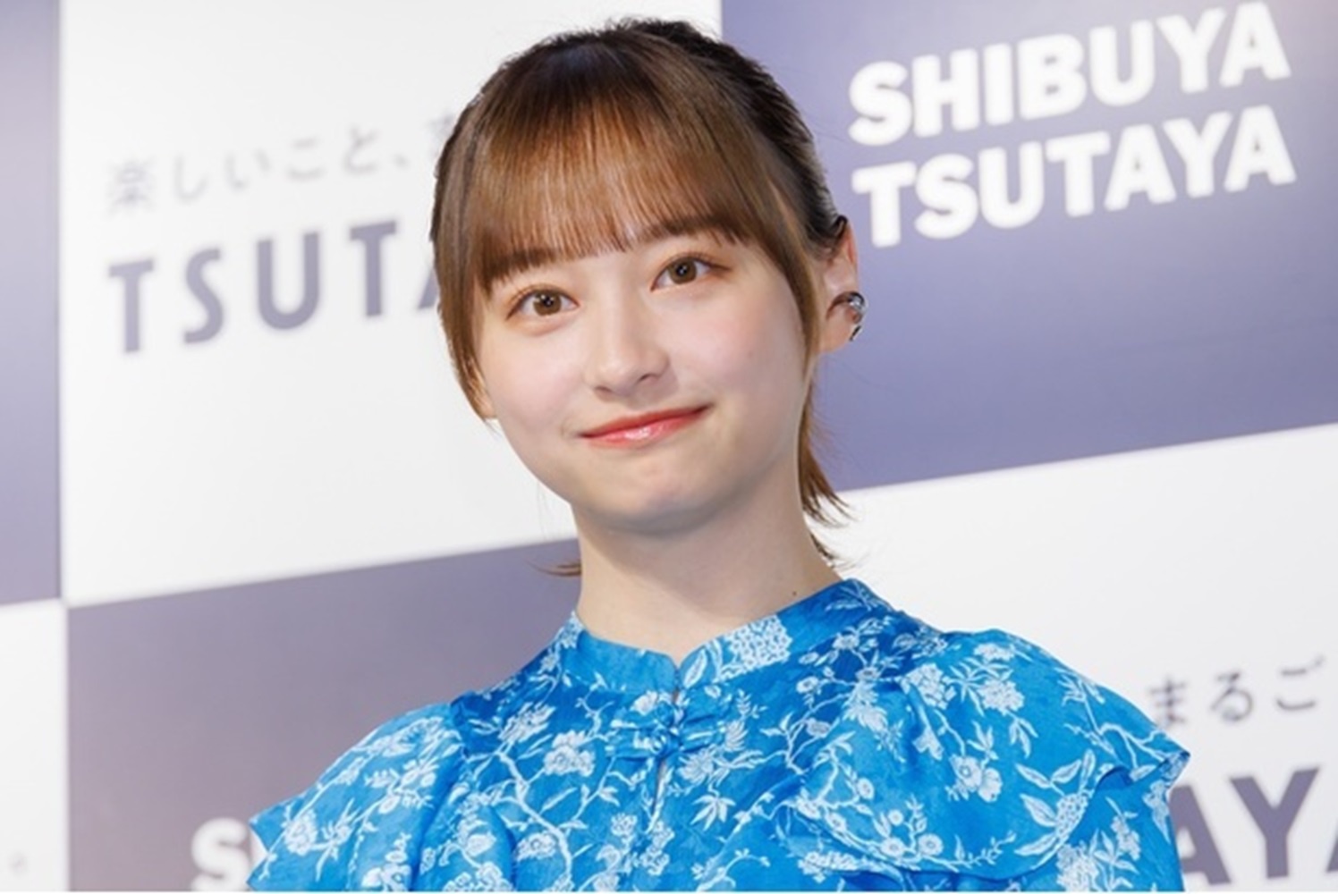 影山優佳“杏奈”、焼き芋を持って屈託のない笑顔のオフショットに反響＜ハコビヤ＞(WEBザテレビジョン)