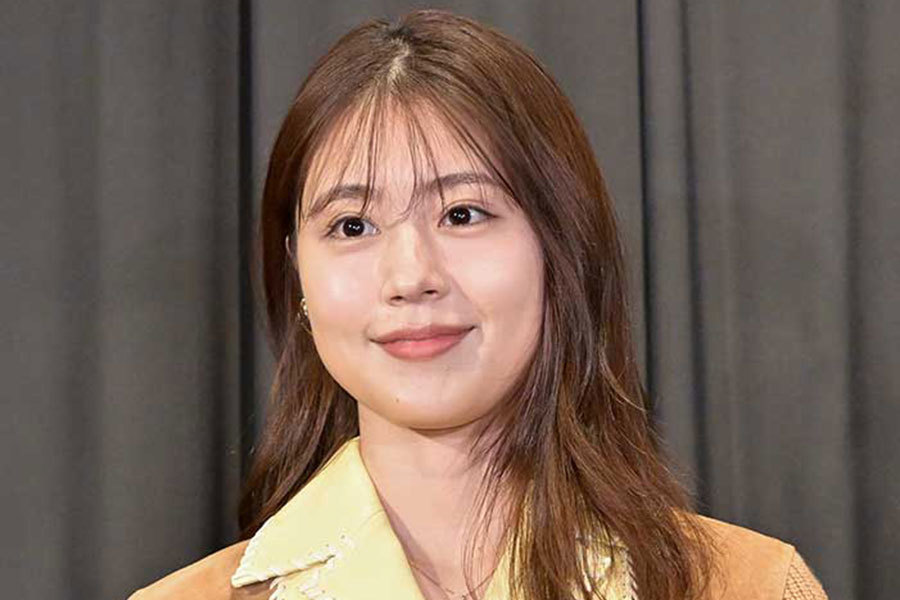 有村架純、サインを書く姿すらも「愛おしい」　500冊の大量サイン本に「すごい量」と仰天(ENCOUNT)