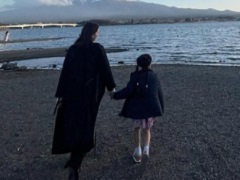 金子ノブアキの妻、小学校入りたての6歳長女に「何て優しいのか」　0歳息子抱える母に「私が1人で行った方が楽でしょ？」(ねとらぼ)