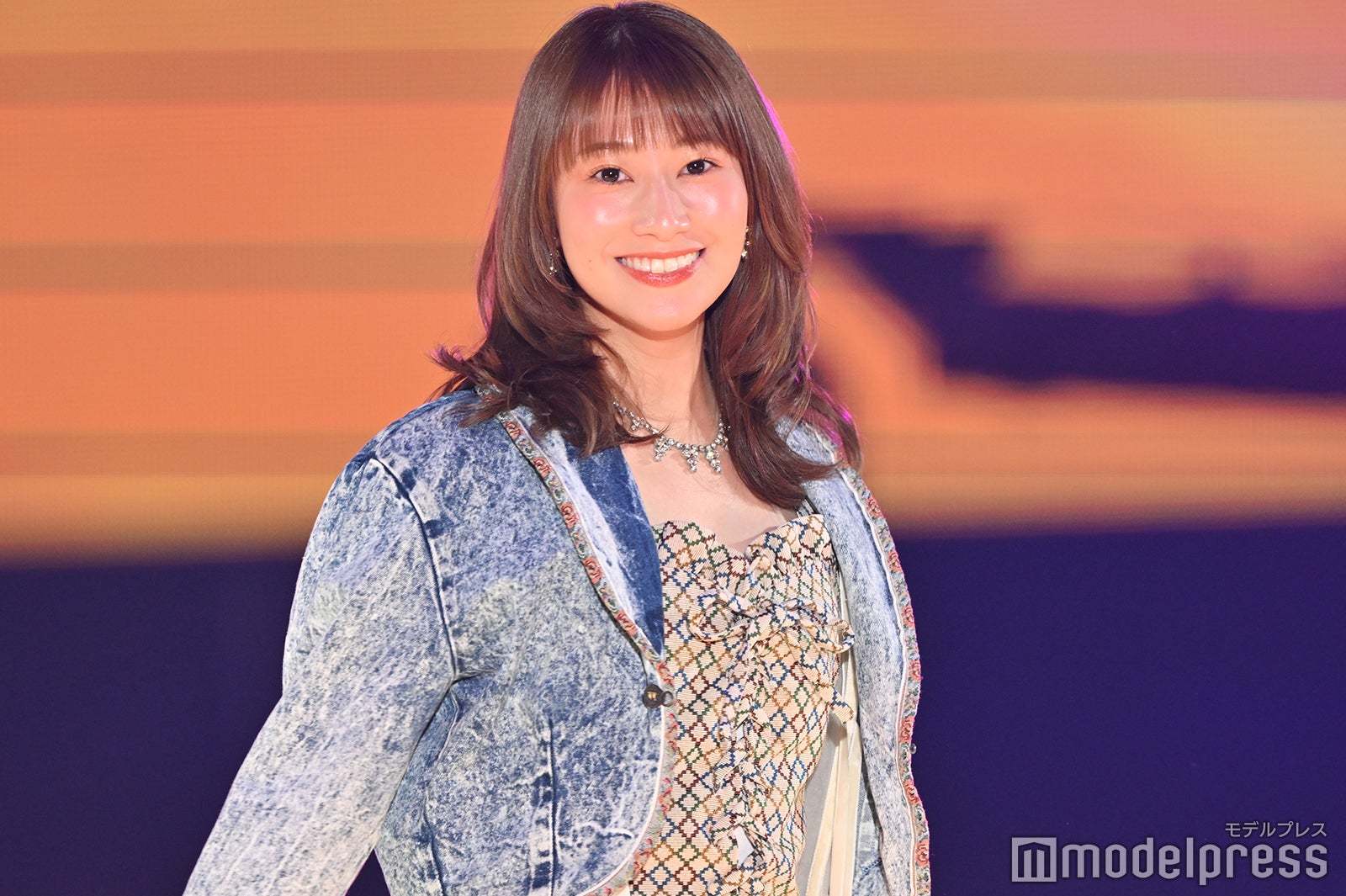 桜井玲香、爽やかトップスからデコルテチラ見せ 爽やかコーデ披露【GirlsAward 2024 S／S】(モデルプレス)