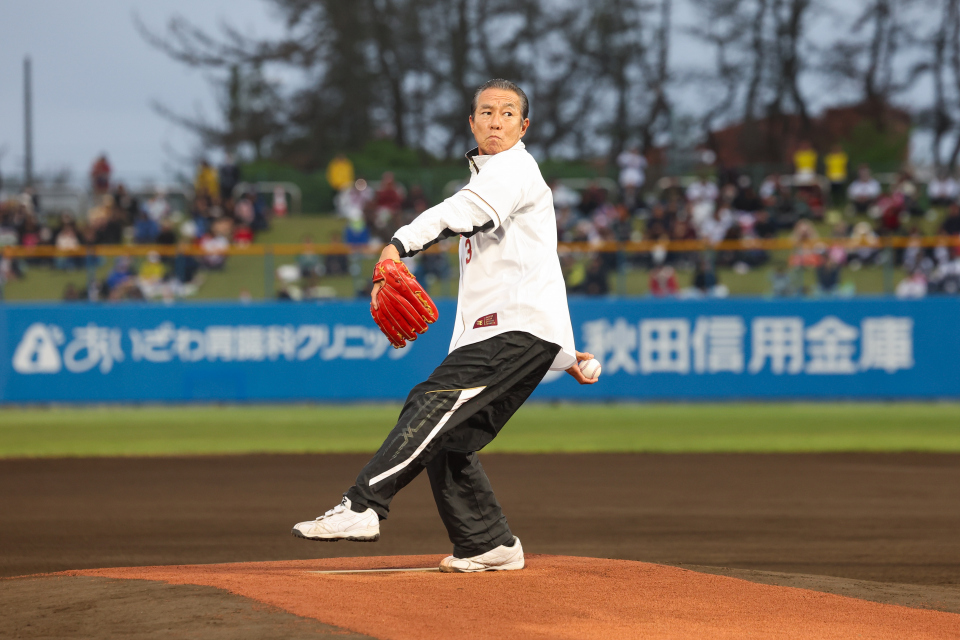 柳葉敏郎、地元秋田で“ノーバン”投球　「最高のピッチングでした」と自画自賛(オリコン)