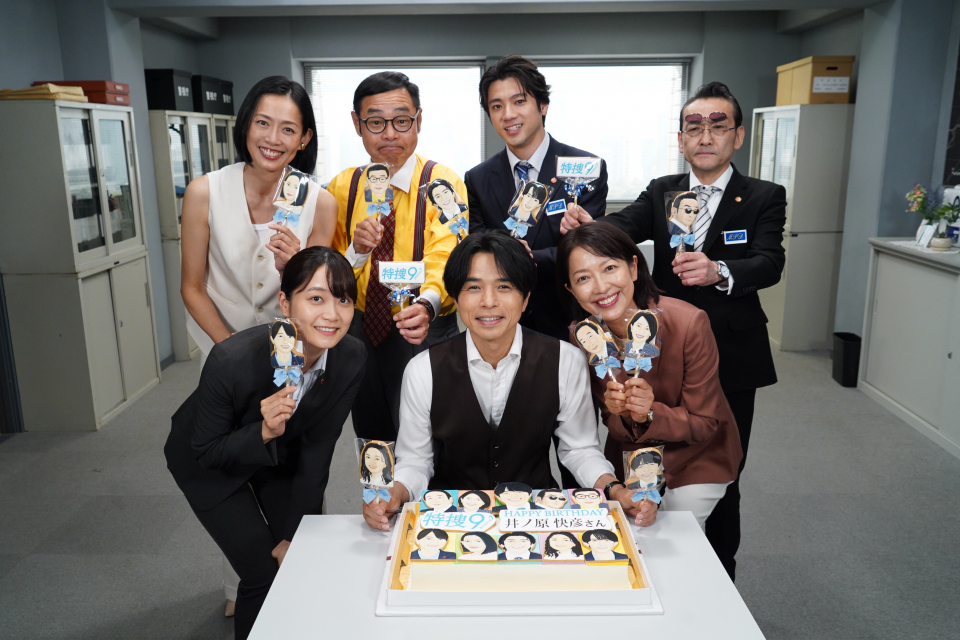 井ノ原快彦、『特捜9』メンバーから誕生日の祝福に笑顔　そっくりケーキには驚きも「本当にリアルですごい！」(オリコン)