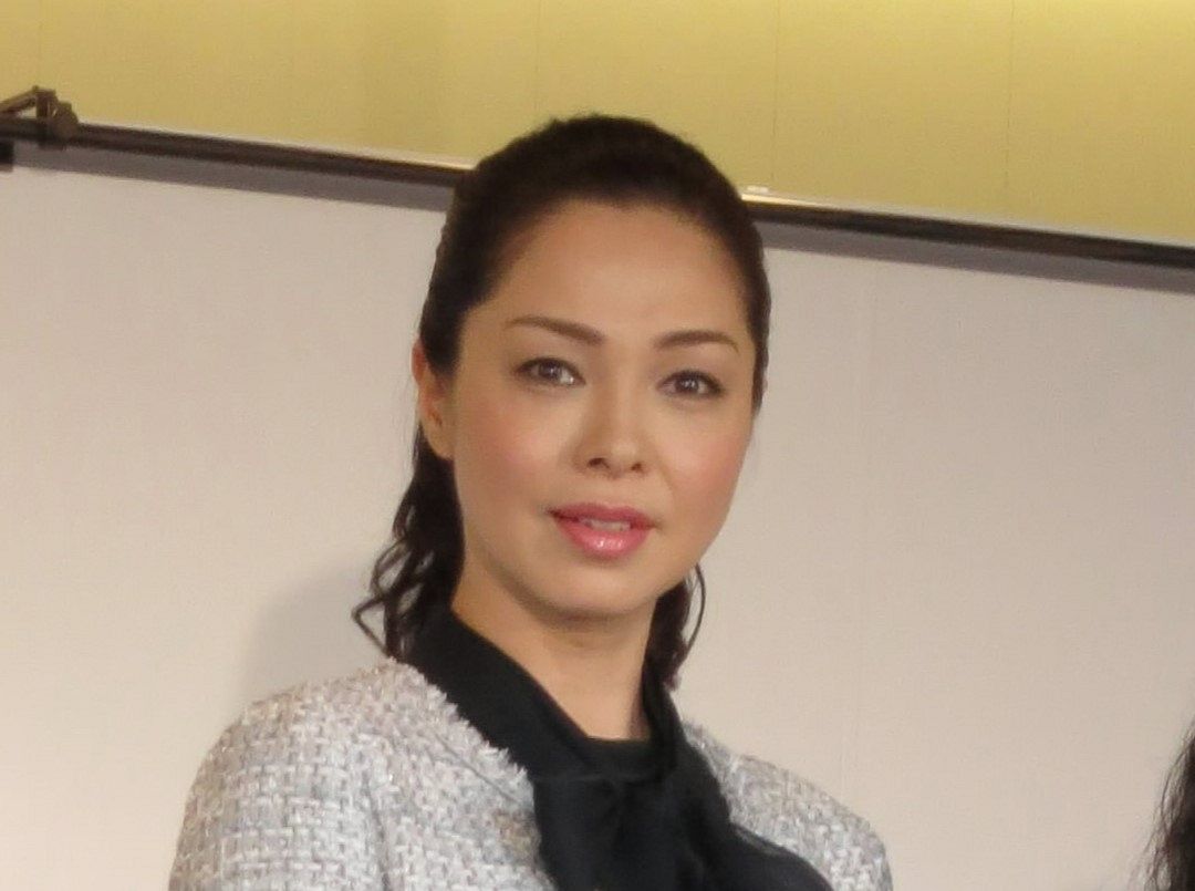 『ずっと素敵で憧れ』モデルで女優の53歳・川原亜矢子、”涼”を感じる白ワンピコーデに称賛「ステキです」「かわいい」(中日スポーツ)