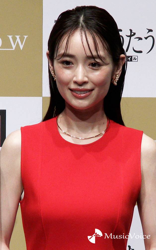 泉里香、美スタイル際立つワンピドレス　『密告はうたう』続編に「気が強く見えるように」(MusicVoice)