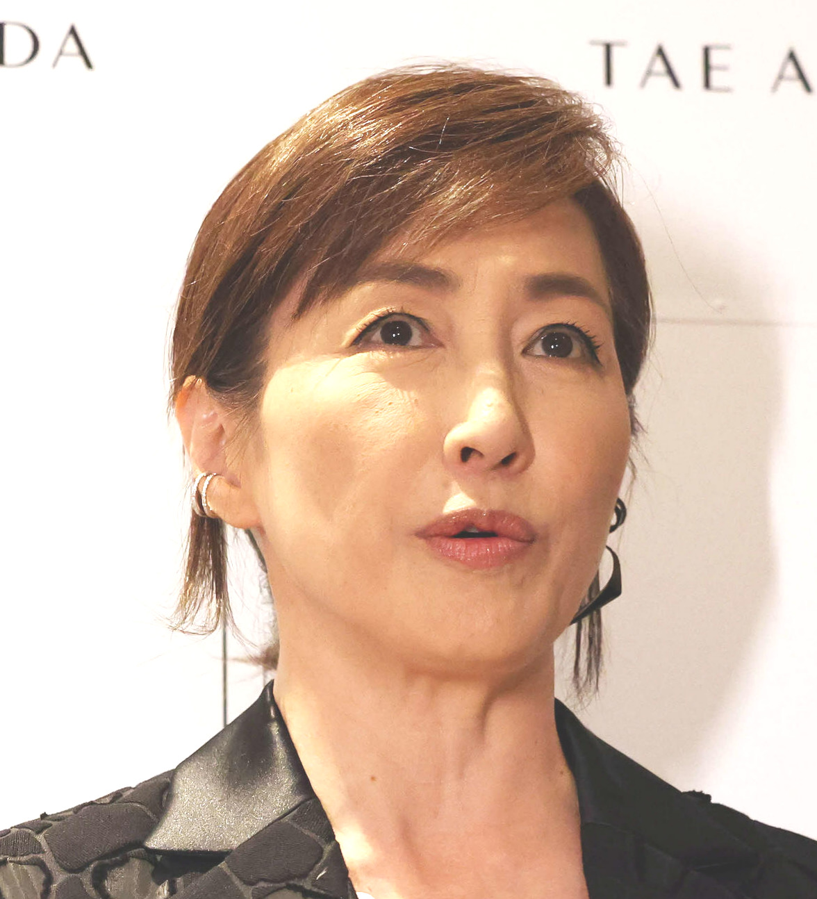 高島礼子、連ドラ共演の小芝風花とのオフショット公開　「顔小さい」「仲良し姉妹」(日刊スポーツ)