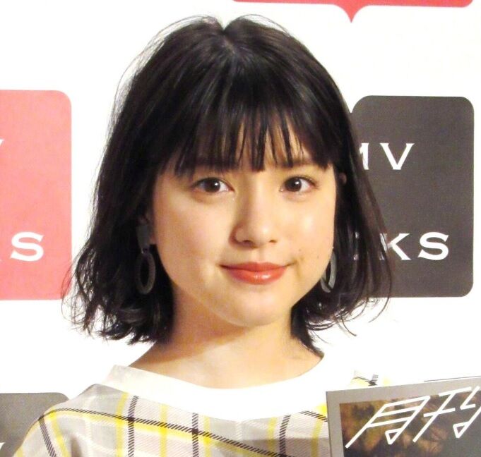 川島海荷　「肌も極上に美しい」ゴージャスなコーデでファン魅了！「めちゃめちゃお似合い可愛いすぎ」(スポーツ報知)