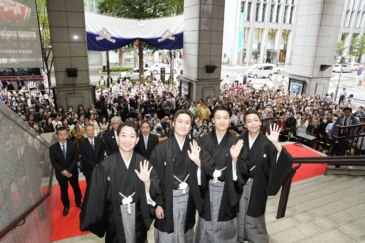 博多座スーパー歌舞伎「ヤマトタケル」初日　中村壱太郎「千秋楽まで毎日『満員御礼』を公約に…」隼人、團子、米吉と鏡開き(スポーツ報知)