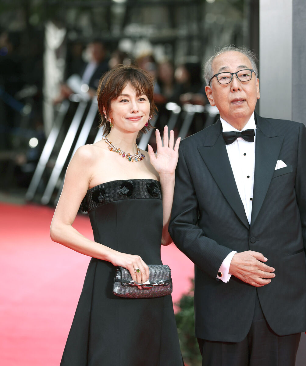 米倉涼子、映画祭に西田敏行さんの写真持参「見守ってくれました」…「ドクターＸ」共演の岸部一徳と登壇(スポーツ報知)