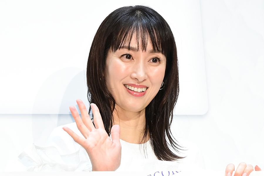 坂下千里子、異色メンバーでテニス　53歳芸人のウエア姿に脚光「足がツルツル」「マダム化」(ENCOUNT)