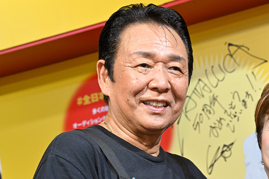 山本譲二、74歳にして初めて“お渡し会”に挑戦　購入者が来るか心配も「缶バッチをつけてあげたい」(ENCOUNT)