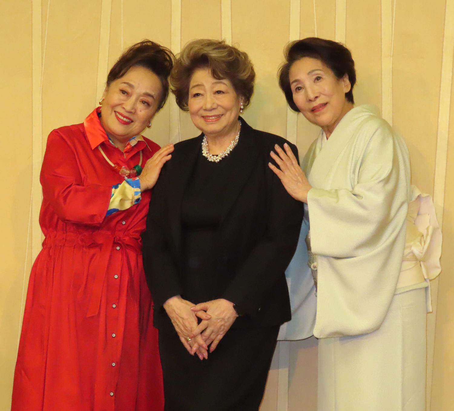 水谷八重子「３人で生活できることにワクワク」波乃久里子＆渡辺えりと新派公演「三婆」共演(日刊スポーツ)