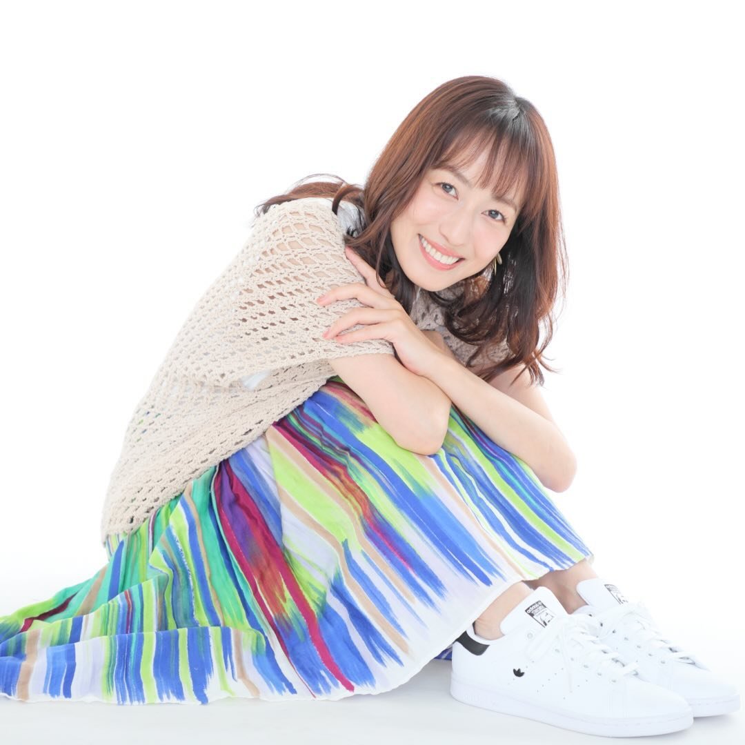 及川奈央が〝巨大恐竜にア～ン〟…43歳の近影にファン「永遠のアイドルです」「昔から大ファンです」(西スポWEB OTTO！)