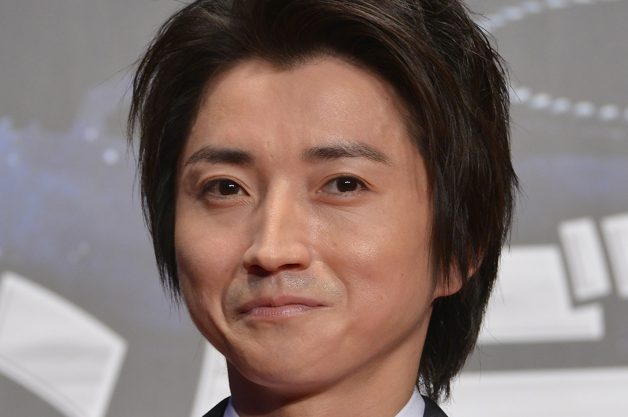 藤原竜也、「ご利益がありそう」な姿にファン歓喜「新世界の神に…」「今年のホーム画面これにします」と反響(BuzzFeed Japan)