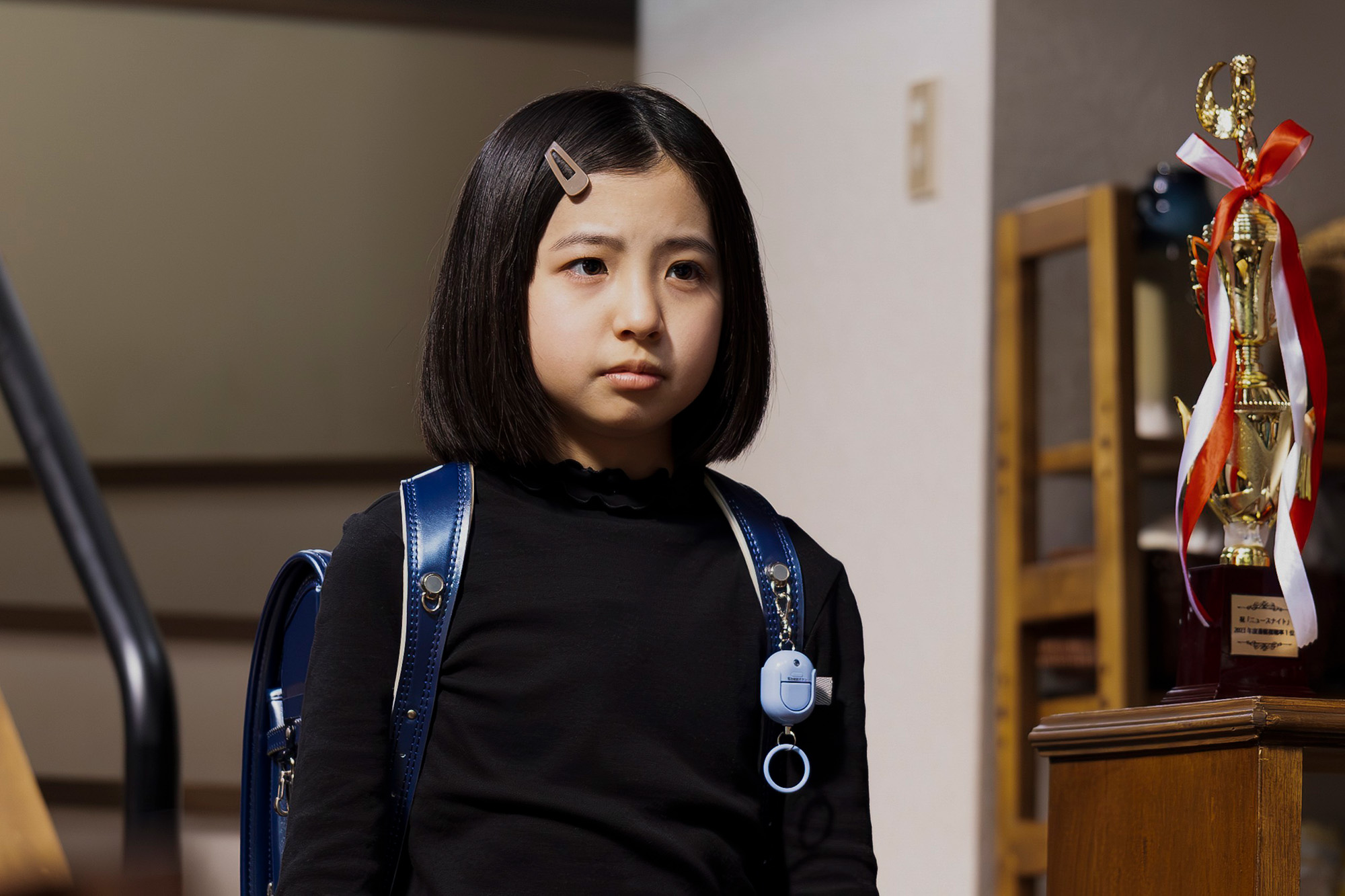 「日本一の最低男」ひまりが読む小説のタイトル話題(シネマトゥデイ)