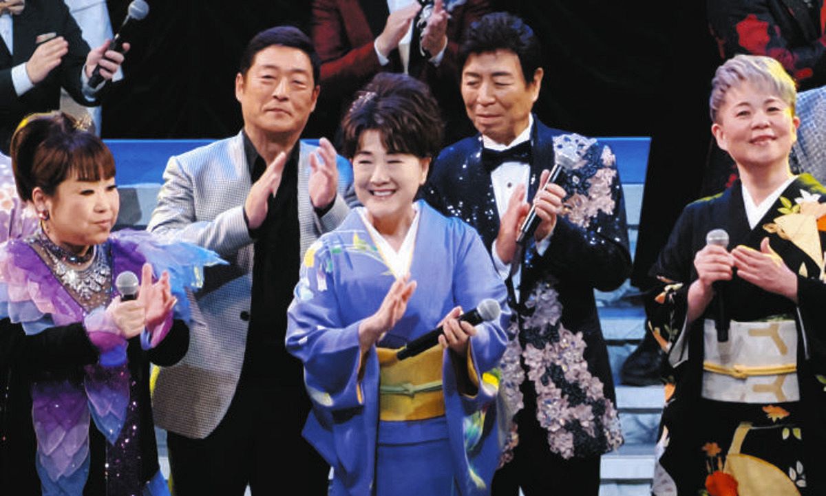 川中美幸、天童よしみ、島津亜矢、前川清、山本譲二、北山たけしら総勢53組64人勢ぞろい、一夜限りの競演「テイチク」創立90周年コンサート(中日スポーツ)