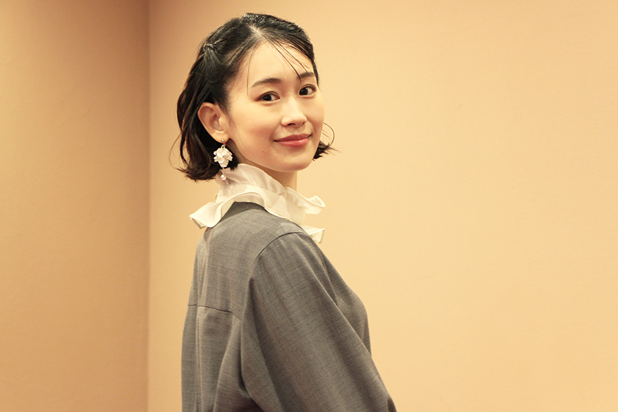 愛希れいか、愛猫に癒される日々「ドライに見えるけど、お世話されるよりする方が好き」(Lmaga.jp)