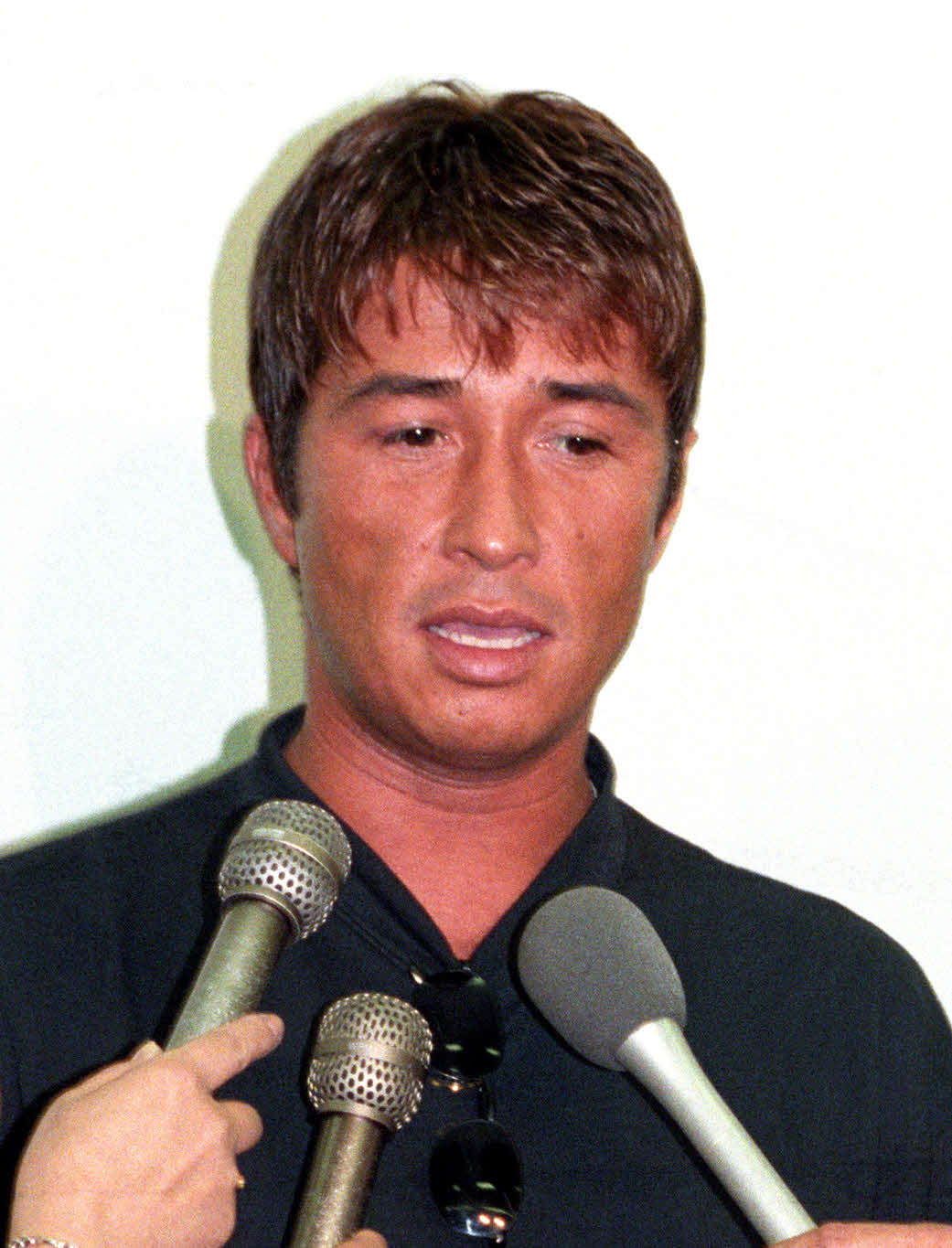 羽賀研二氏、SNSアカウント乗っ取られ「お金を請求したり電話番号を聞いたり」注意促す(日刊スポーツ)
