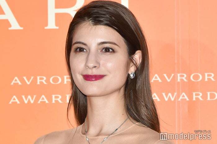 マギー、“超ミニ丈”で圧巻美脚披露 初釣り満喫ショットに反響「驚異のスタイル」「才能ある」(モデルプレス)
