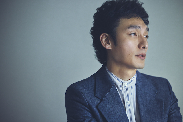 草彅剛が明かす、芸能界で長く活躍し続けるための秘訣「嘘でもこじつけでもいいから、絶対にポジティブに考える」(リアルサウンド)