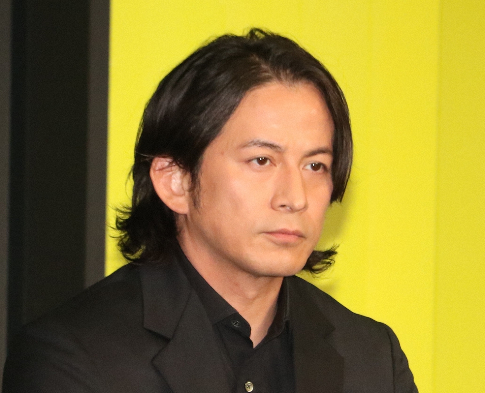 岡田准一「誰なんだ！」楽屋貼りの落書きに“ご立腹”もファンほっこり「こんな事するのは一体どこの…」(スポニチアネックス)