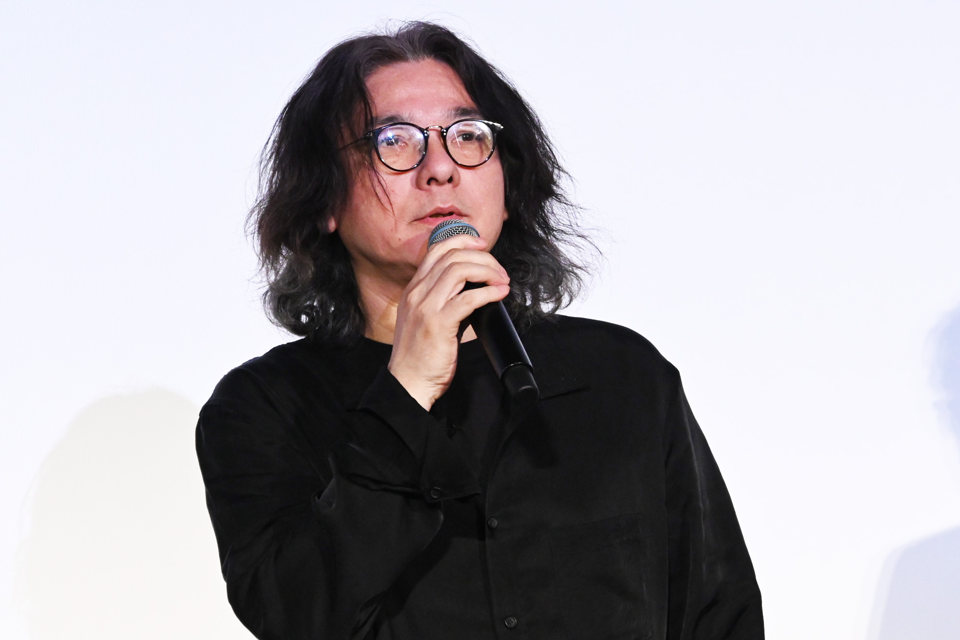 岩井俊二監督、中山美穂さんしのぶ「受け止め切れていない」　『Love Letter』の縁は「天国の美穂ちゃんにつながっている」(シネマトゥデイ)