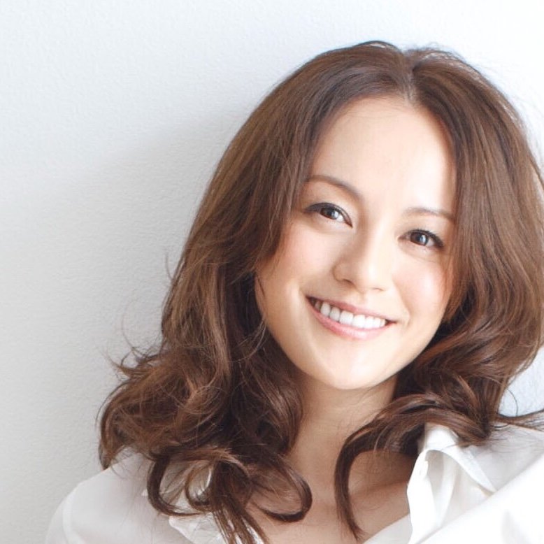「全然、年取ってない」牧瀬里穂と〝ミステリーハンター〟女優のお揃い2ショットに反響「お二人とも大美人さん」「眼福＆眼福」(西スポWEB OTTO！)