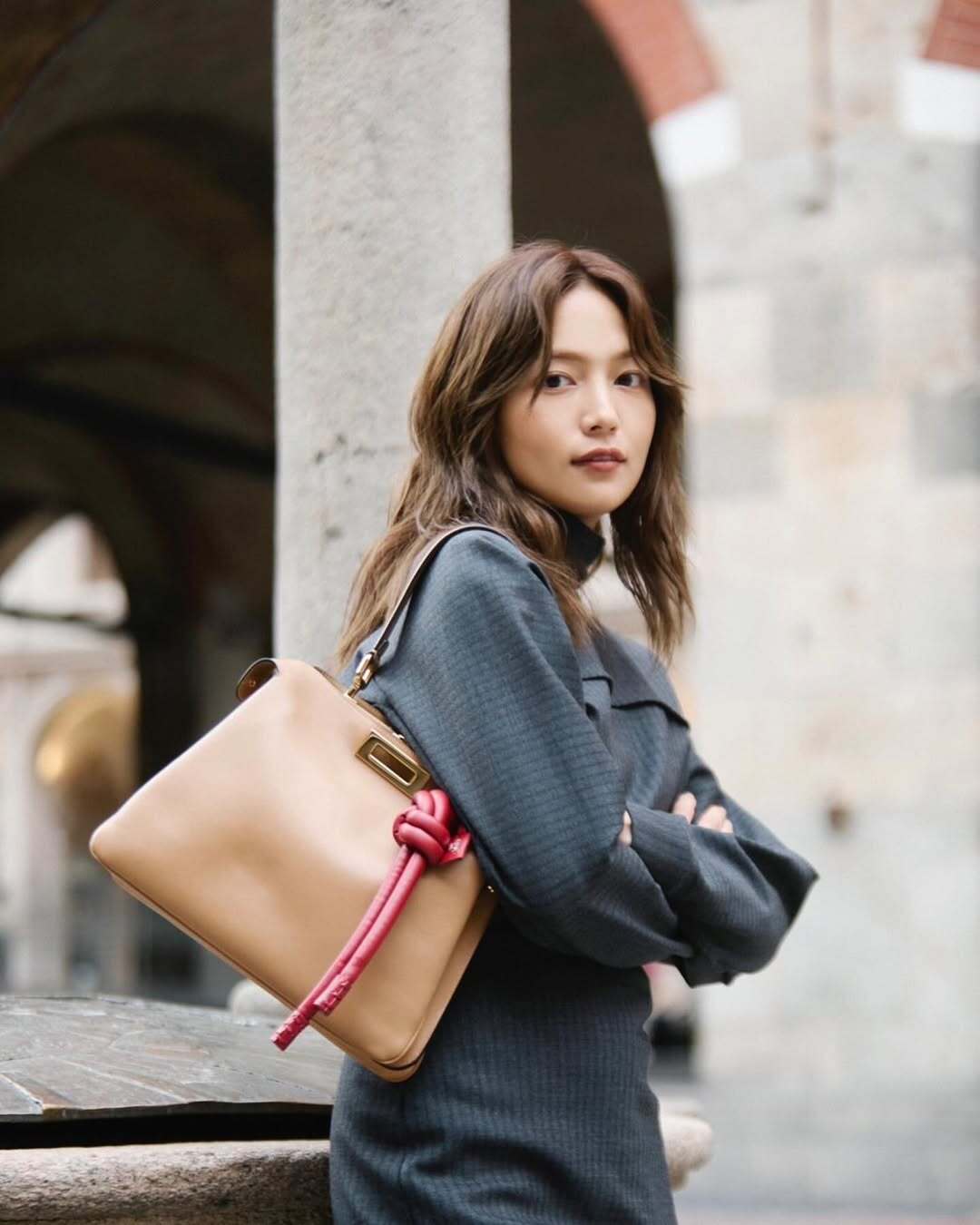 〝ボサボサ髪〟の川口春奈にSNS衝撃「完全に女子大生」なバカンスオフ公開に「安定かわい」「素の美しさ」(西スポWEB OTTO！)