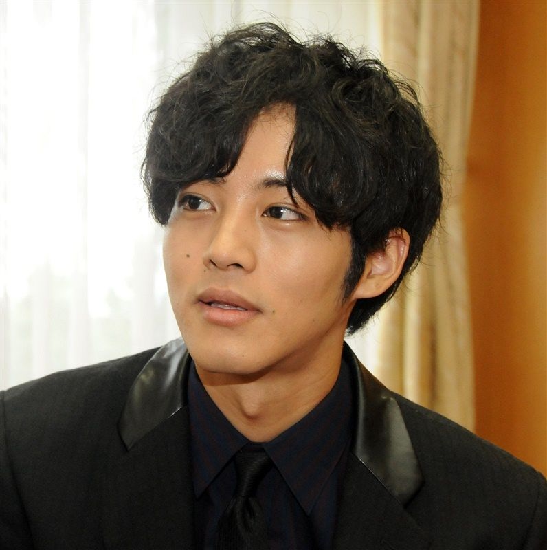 松坂桃李のイメチェン最新ショットに反響「衝撃で悲鳴が」「ガラッと雰囲気が...」「たまらん」などの声(西スポWEB OTTO！)
