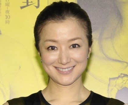 鈴木京香、リニューアルしたアーティスト写真に反響続々！白シャツ＆デニム姿に「とても素敵です」「笑顔がさわやかですねえ」と絶賛の声(西スポWEB OTTO！)