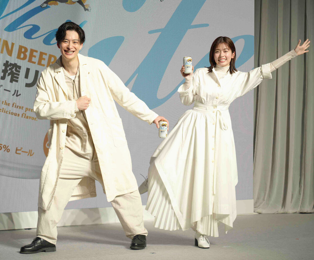 岡田将生＆小芝風花、念願ビールＣＭ　堤真一からのリクエストでポーズ考案「一番搾りファミリーのバトン受け取った」(スポーツ報知)