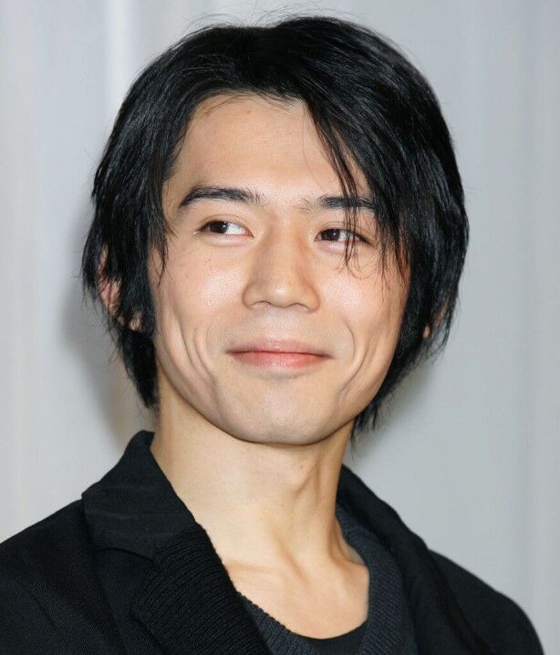 ４８歳俳優　イケメン息子と顔出し親子ショット「新しい場所での生活が始まりました」妻は人気女優(スポーツ報知)