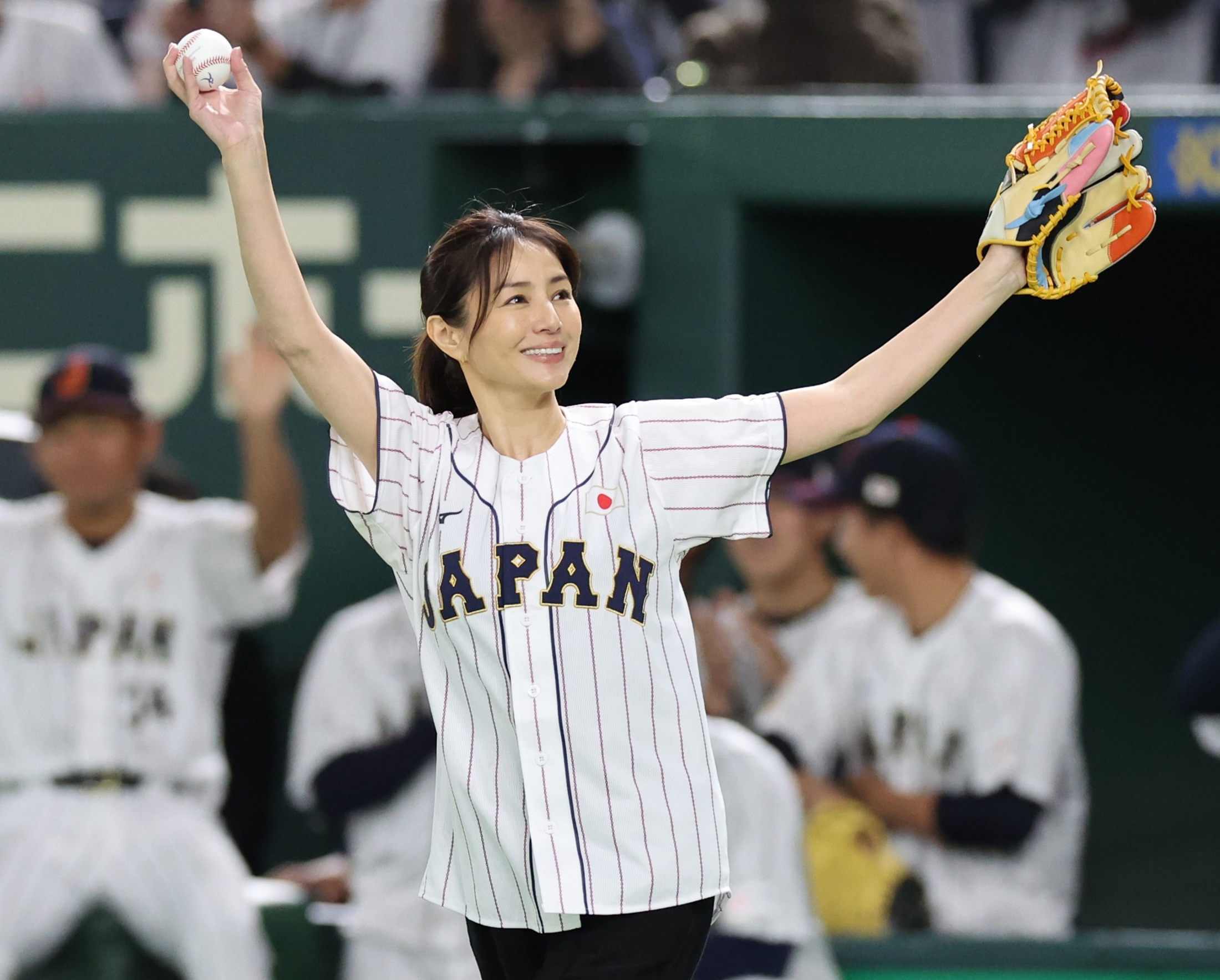 「ウイスキーが、お好きでしょ♪」CMでお馴染み48歳女優、素肌ジャケット写真に「美しすぎて言葉が出ない」「美人税取られますよ」の声(西スポWEB OTTO！)