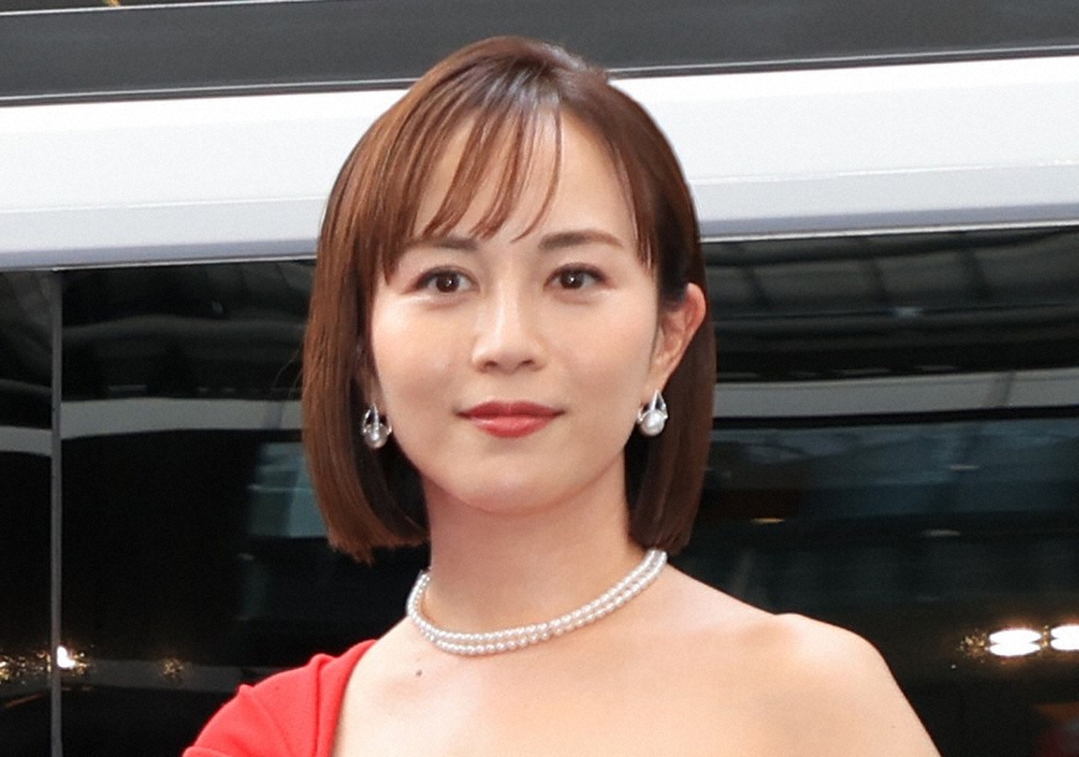 比嘉愛未「久々に会えた」仲良し3人の再会を報告　“激変”人気女優の姿も…「美しすぎる」の声(スポニチアネックス)