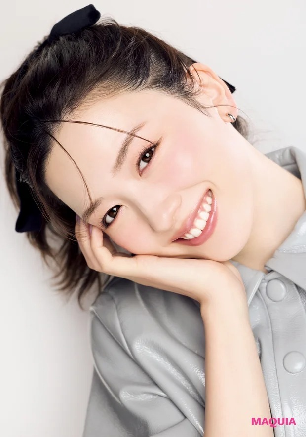 永野芽郁さんの大人ピンクメイク。甘くなりすぎない秘訣は“色のレイヤード”にあり！(MAQUIA　ONLINE)